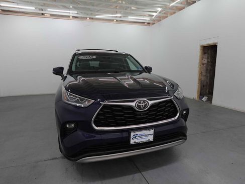 Used 2020 Toyota Highlander Platinum image 3