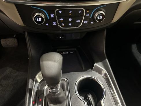 Used 2023 Chevrolet Traverse LT FWD image 16