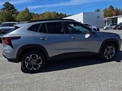 New 2025 Chevrolet Trax LT w/ Driver Confidence Package image 45