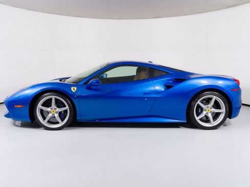 Used 2018 Ferrari 488 GTB RWD image 3