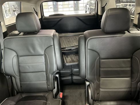 Used 2023 GMC Acadia Denali w/ Denali Ultimate Package AWD/4WD image 6