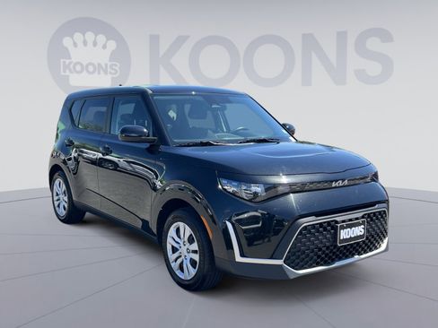Used 2025 Kia Soul LX FWD image 18