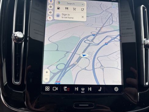 Certified 2025 Volvo XC40 B5 Plus image 27