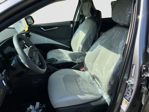 New 2025 Kia Niro EX image 16