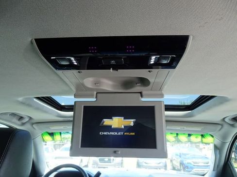 Used 2017 Chevrolet Suburban Premier AWD/4WD image 25