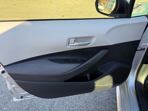 Used 2020 Toyota Corolla LE image 9