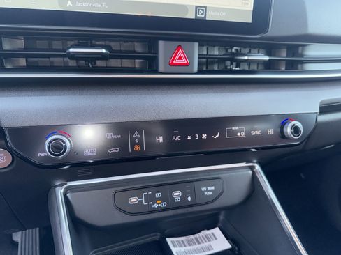 New 2026 Kia Carnival EX image 23