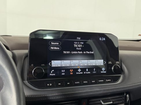 Used 2023 Nissan Rogue SL w/ SL Premium Package FWD image 17