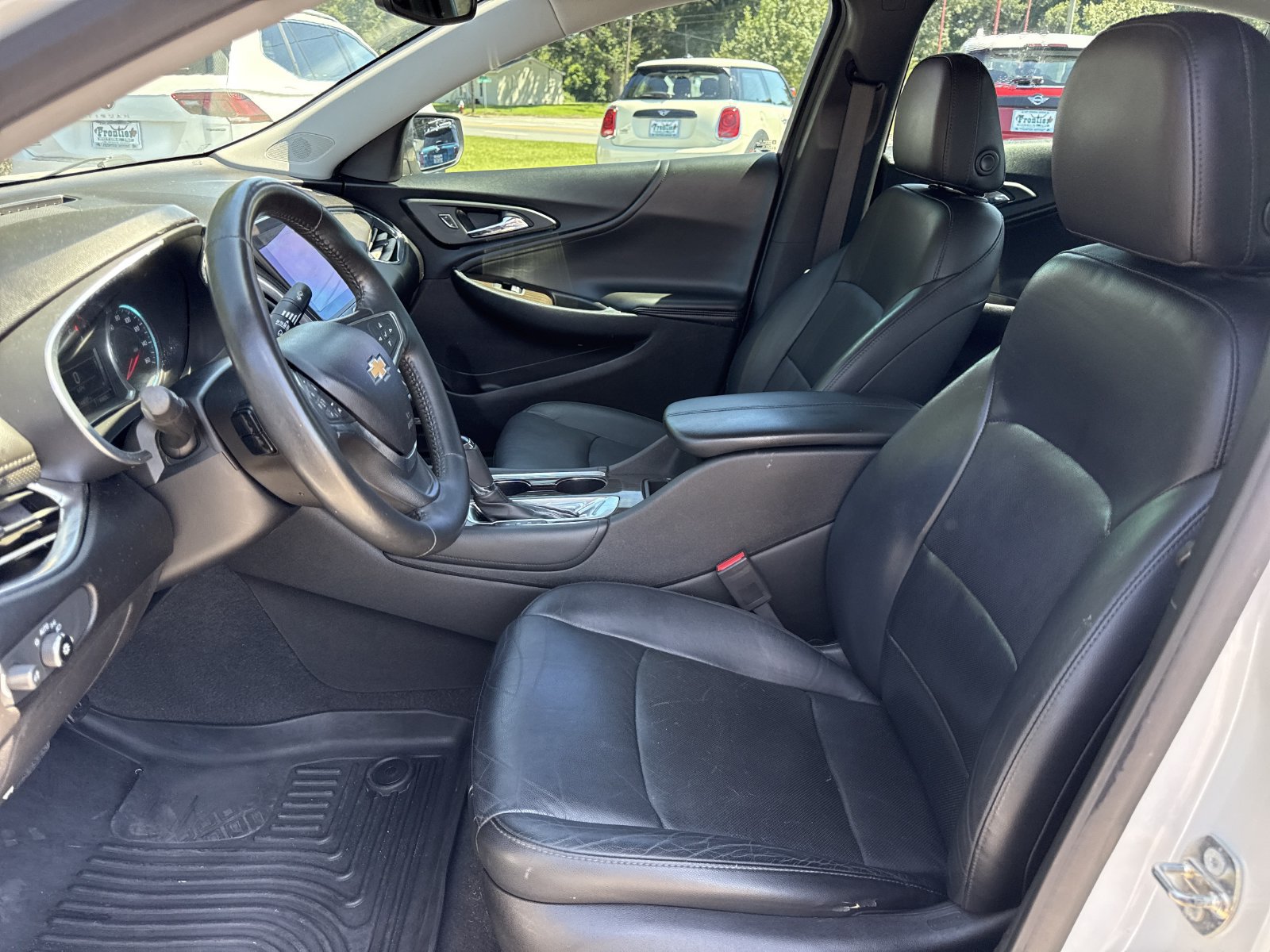 Used 2017 Chevrolet Malibu Premier w/ Premier Sun and Wheel Package FWD image 10