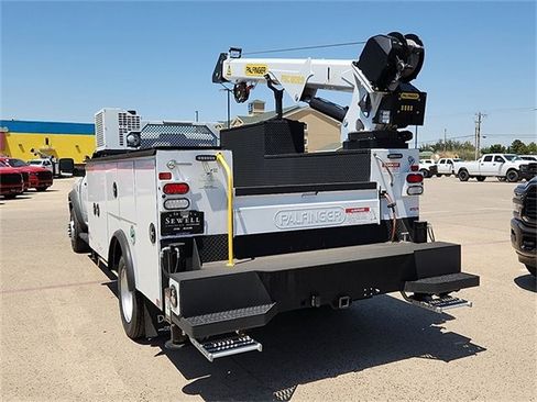 Used 2024 RAM 5500 Tradesman w/ Chrome Appearance Group image 3