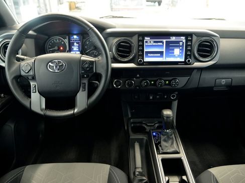 Used 2020 Toyota Tacoma TRD Off-Road AWD/4WD image 17