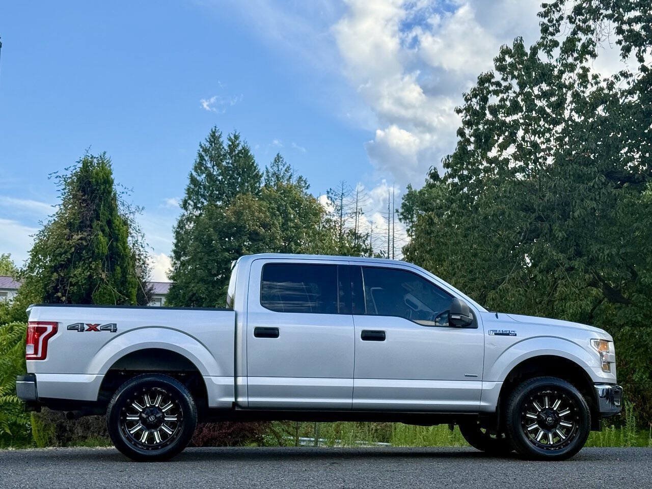 Used 2017 Ford F150 XLT w/ Equipment Group 301A Mid AWD/4WD image 4