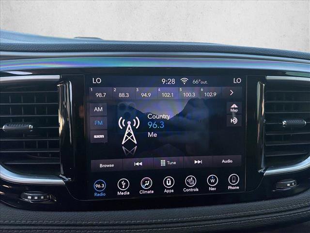 Used 2018 Chrysler Pacifica Limited w/ Advanced Safetytec Group FWD image 13