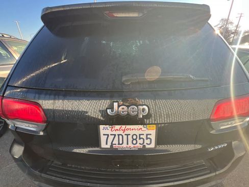 Used 2017 Jeep Grand Cherokee Laredo w/ Quick Order Package 2BE image 5