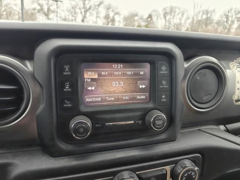 Used 2021 Jeep Gladiator Sport image 14