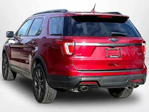Used 2018 Ford Explorer XLT w/ XLT Appearance Package AWD/4WD image 4