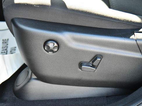 Used 2021 Jeep Grand Cherokee Laredo image 16