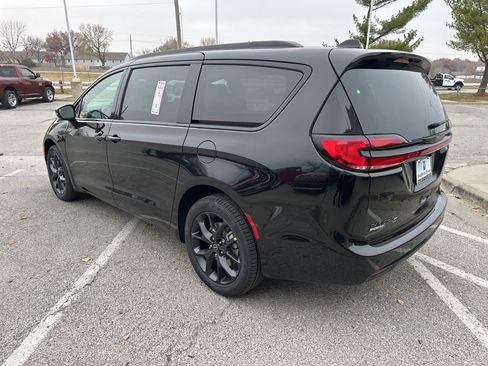 New 2026 Chrysler Pacifica Select image 20