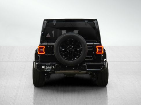 Used 2022 Jeep Wrangler Unlimited Sahara AWD/4WD image 4