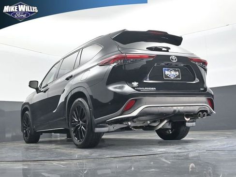 Used 2024 Toyota Highlander XSE image 21