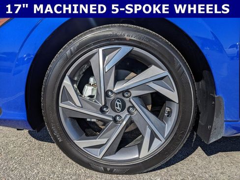 Used 2024 Hyundai Elantra Limited image 8