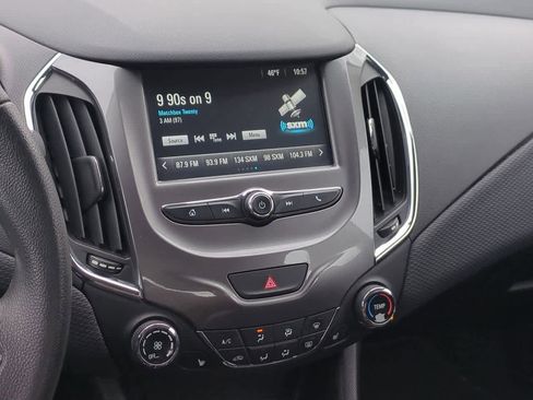 Used 2018 Chevrolet Cruze LT w/ Convenience Package image 26