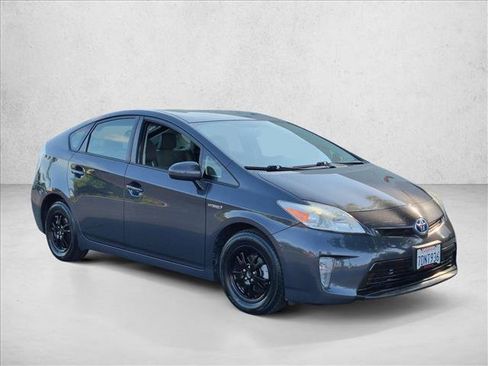 Used 2014 Toyota Prius Three FWD image 3