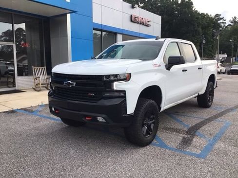 Used 2021 Chevrolet Silverado 1500 LT Trail Boss w/ Convenience Package II AWD/4WD image 2