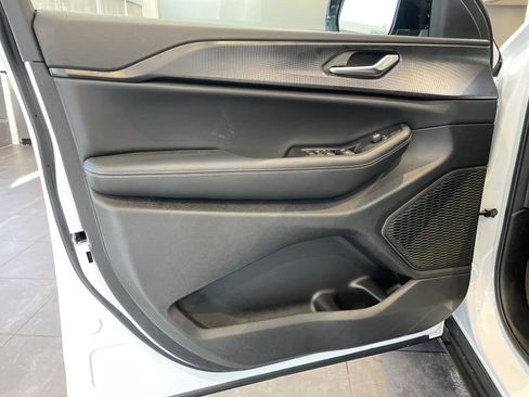 Certified 2025 Jeep Grand Cherokee L Altitude image 14