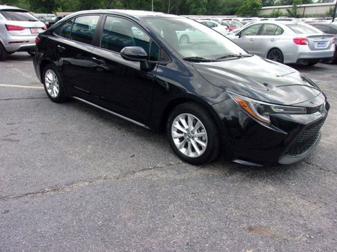 Used 2022 Toyota Corolla LE w/ LE Convenience Package FWD image 5