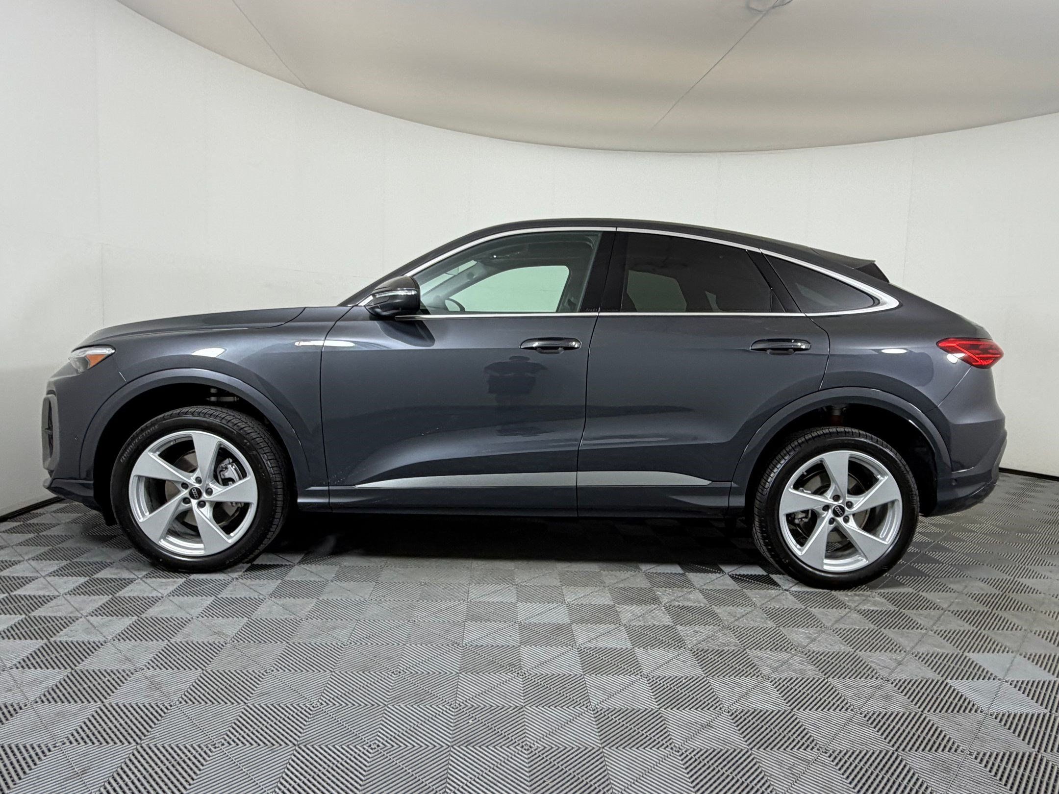 New 2026 Audi Q5 Premium Plus AWD/4WD image 2