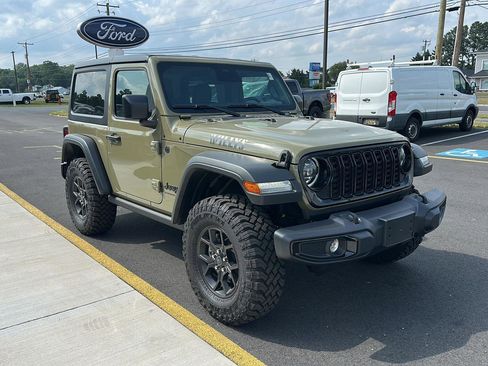 Used 2025 Jeep Wrangler Sport AWD/4WD image 3