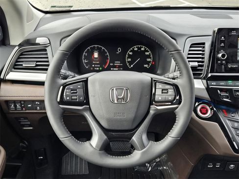 New 2026 Honda Odyssey Touring image 14