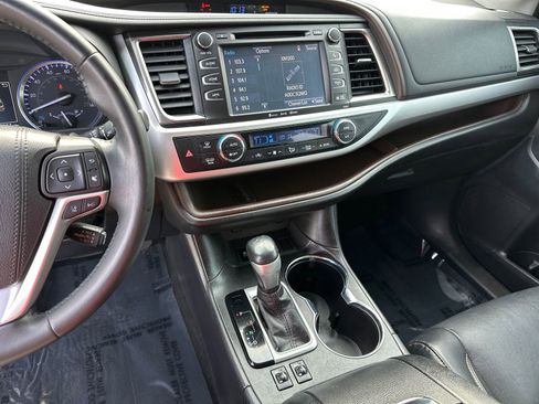 Used 2019 Toyota Highlander XLE image 29