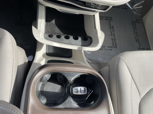 Used 2018 Chrysler Pacifica Touring Plus FWD image 22