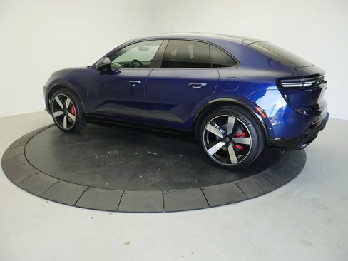 Certified 2026 Porsche Macan Turbo Electric AWD/4WD image 3