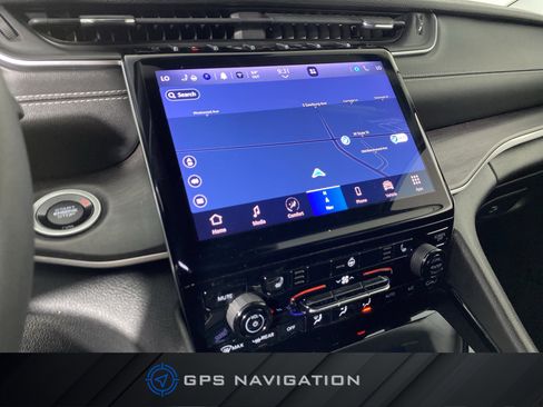 Used 2023 Jeep Grand Cherokee L Limited AWD/4WD image 2