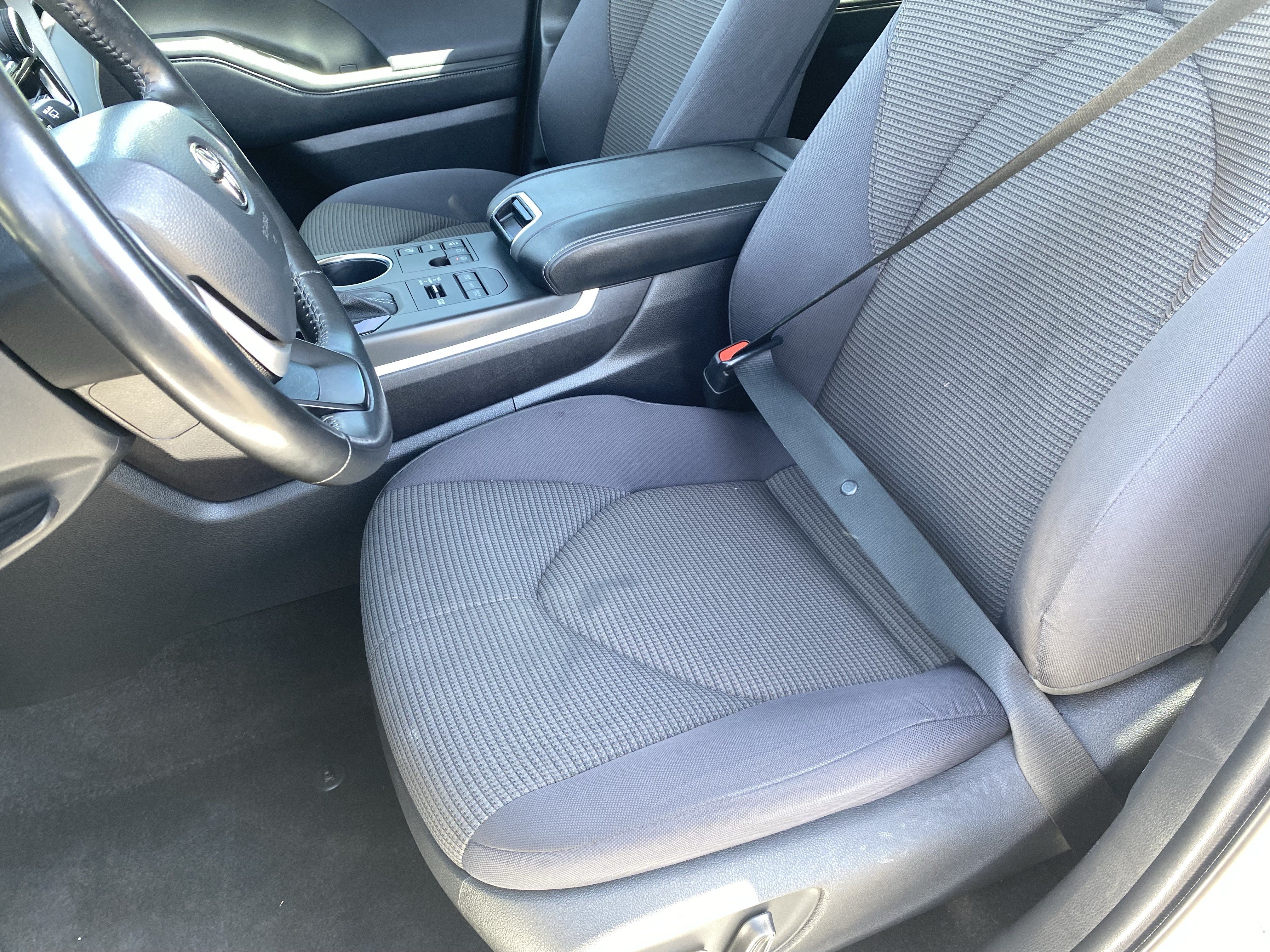Used 2023 Toyota Highlander LE AWD/4WD image 17