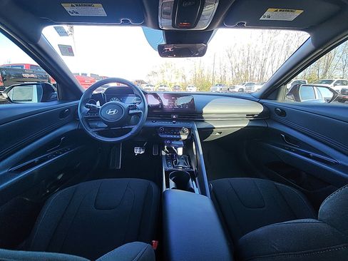 Used 2025 Hyundai Elantra SEL w/ Cargo Package image 29