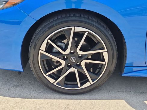 Used 2025 Nissan Sentra SR w/ SR Premium Package FWD image 32