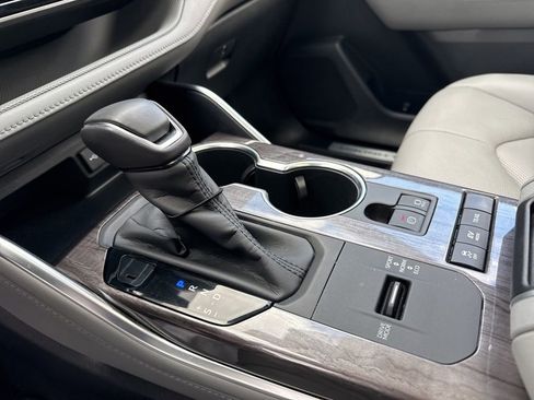 Used 2020 Toyota Highlander Limited image 15