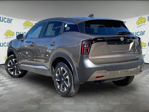 Certified 2025 Nissan Kicks SV AWD/4WD image 4