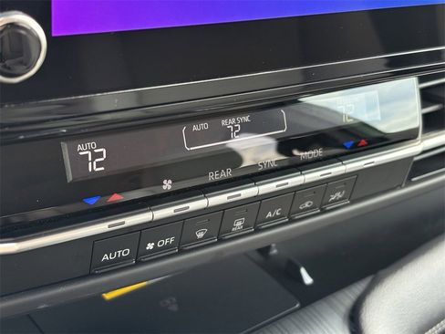 Used 2025 Toyota Sienna LE image 20