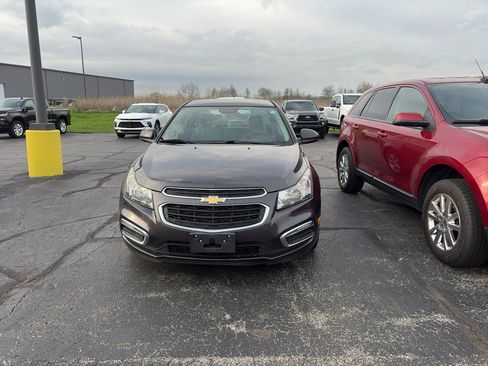 Used 2016 Chevrolet Cruze LT image 2