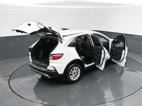 Used 2020 Ford Escape SE image 25