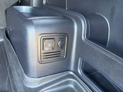 Used 2016 Toyota 4Runner SR5 AWD/4WD image 18