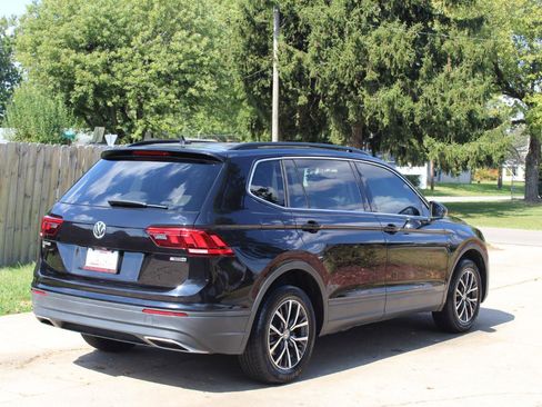 Used 2019 Volkswagen Tiguan SE w/ Panoramic Sunroof Package AWD/4WD image 10