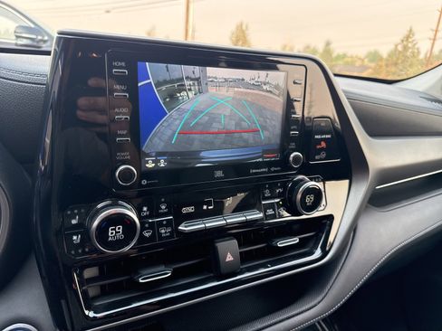 Used 2021 Toyota Highlander Limited image 28