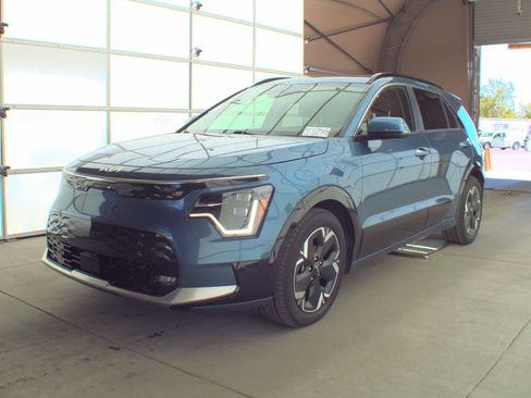 Used 2023 Kia Niro Wave w/ Wave Preserve Package FWD image 1
