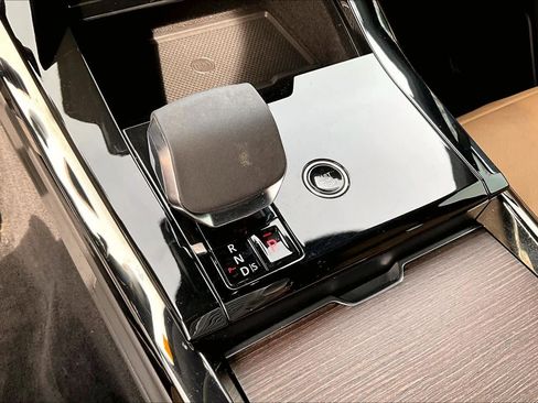 Used 2024 Land Rover Range Rover Sport SE image 38